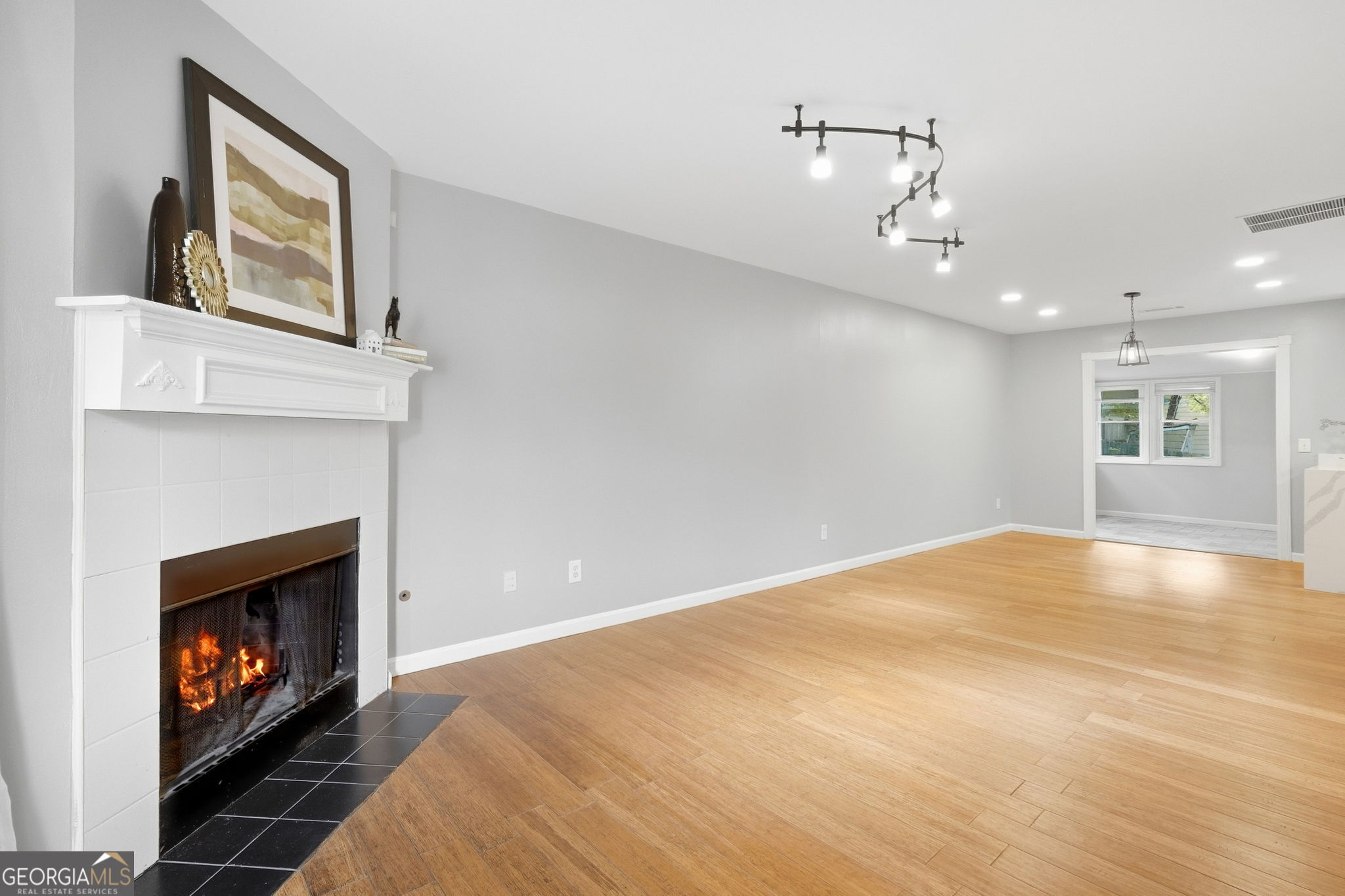 1001 Hillsborough NW