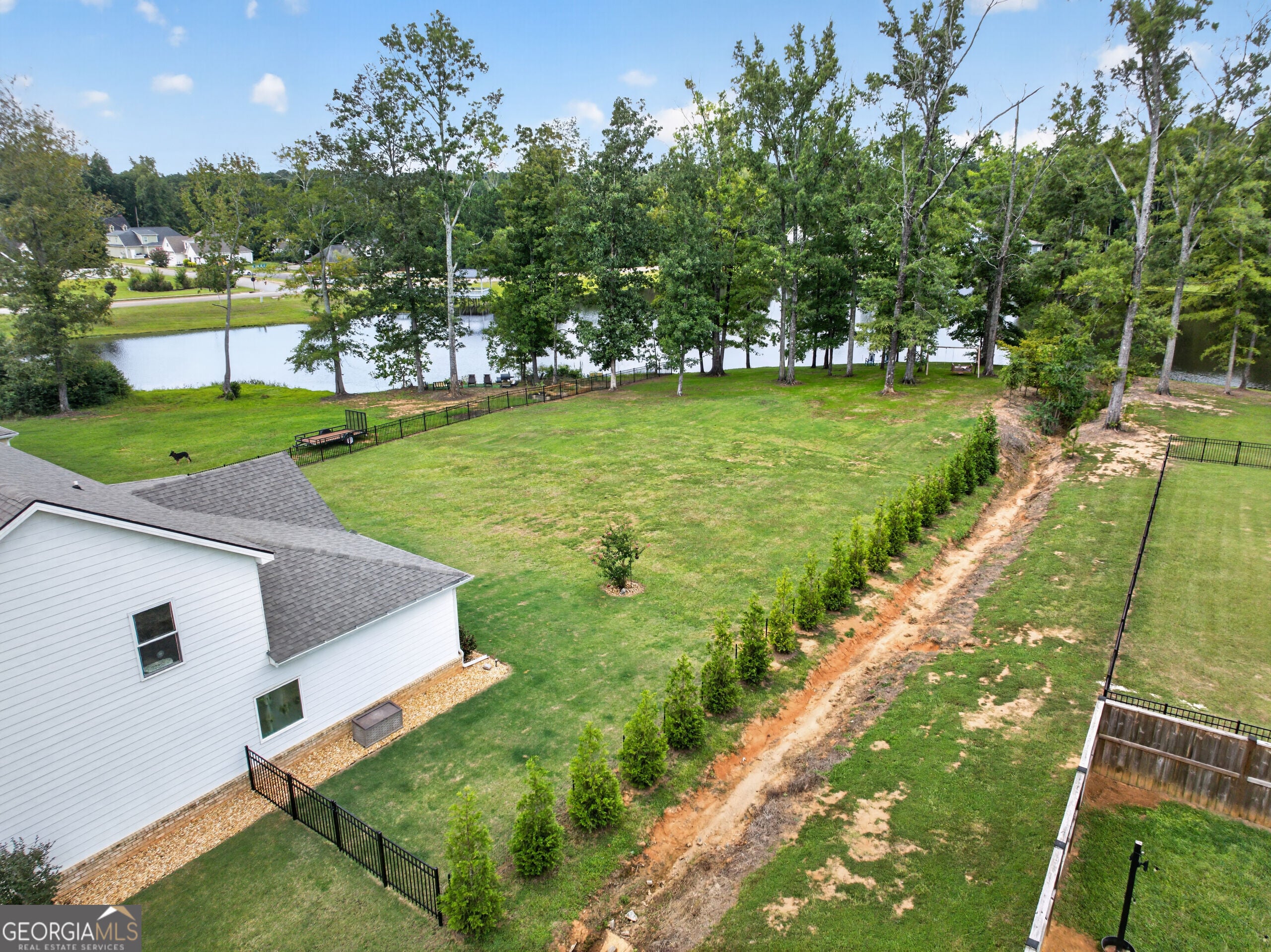 615 Lakeshore DR