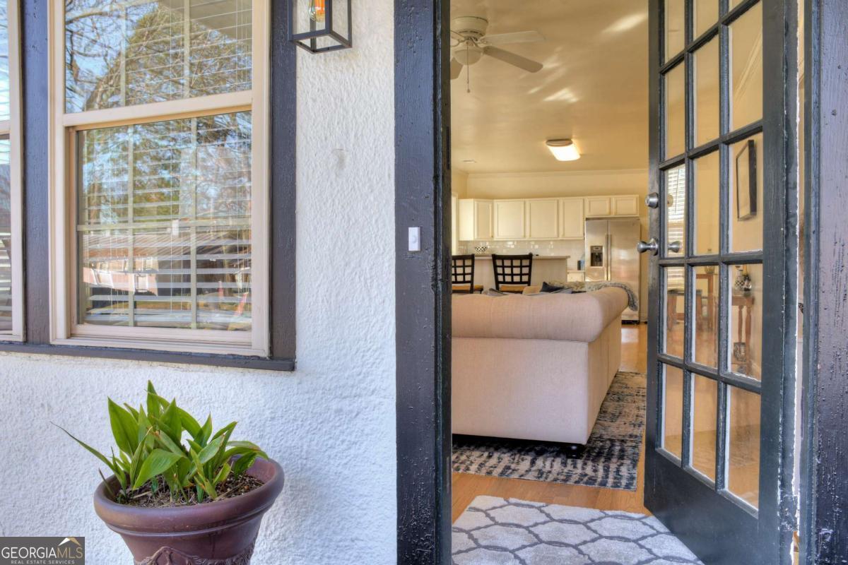 1321 Holden ST