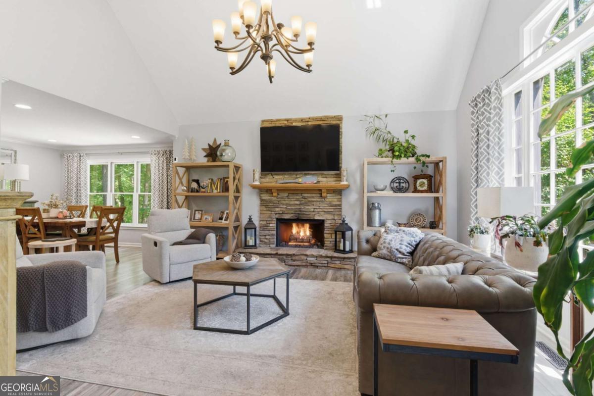 2815 Lake CT