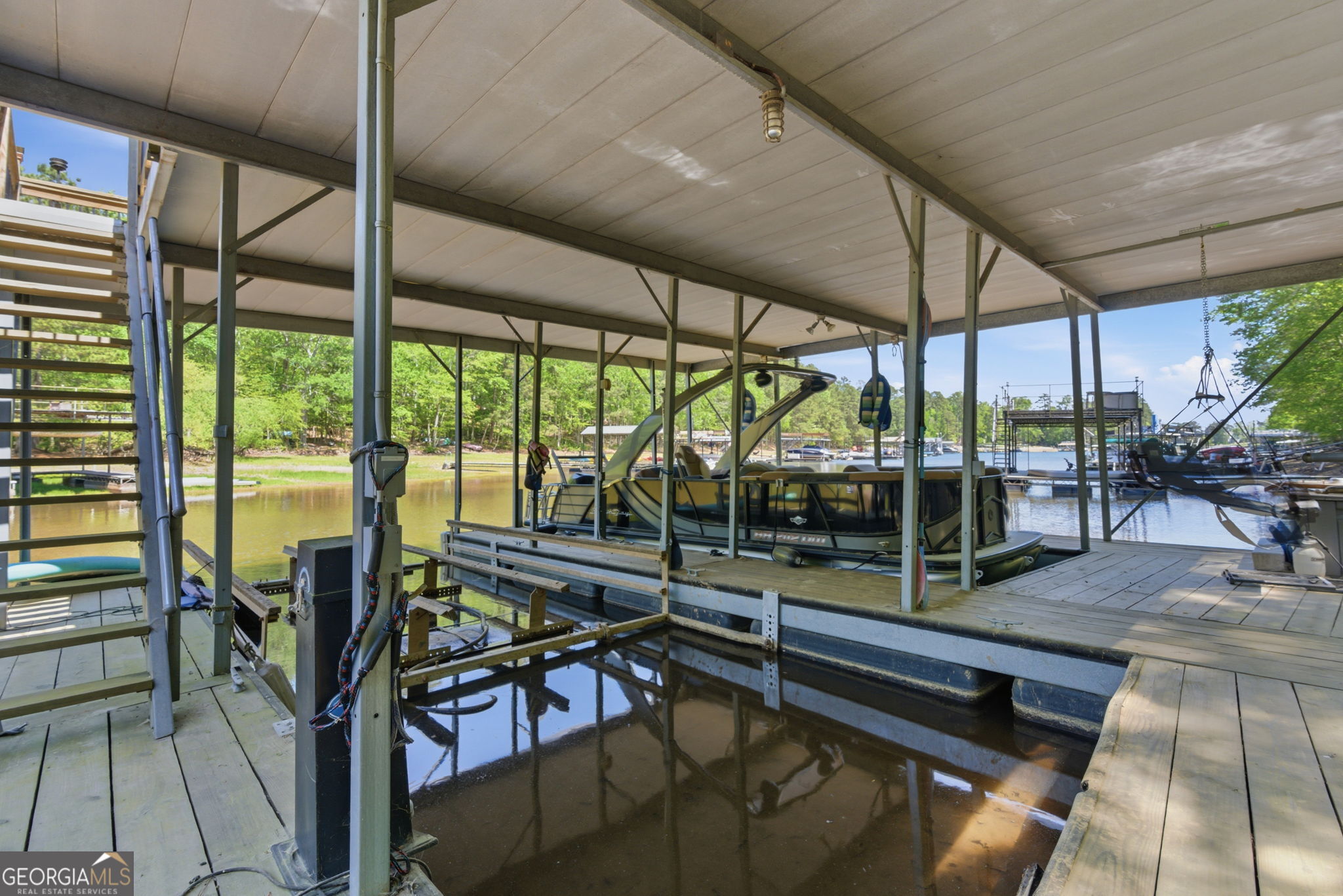 2815 Lake CT