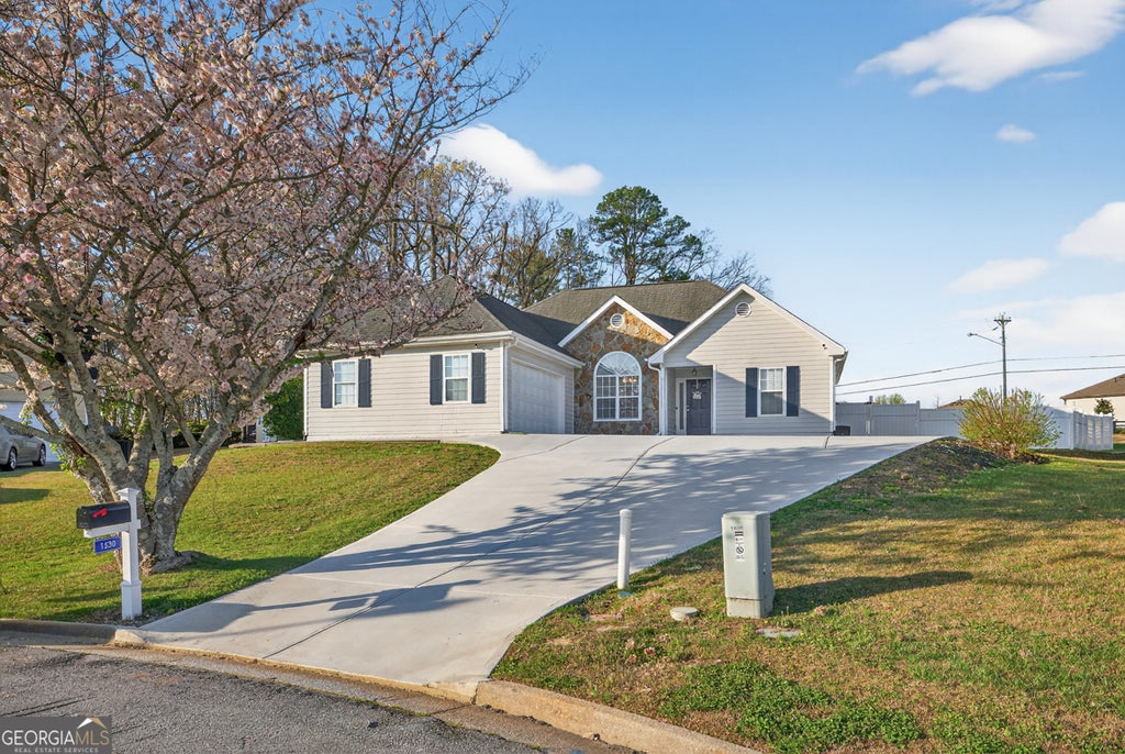 Photo of 1530 Summer Lake Terrace, Loganville, GA 30052 (MLS # 10778504)