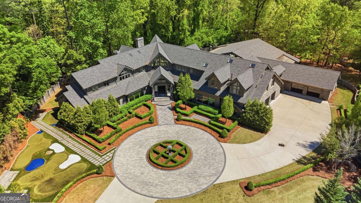 2883 W Roxboro RD NE