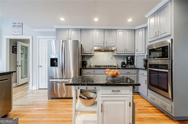 ROBINSON FARMS - Residential