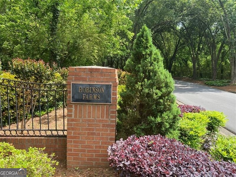 ROBINSON FARMS - Residential