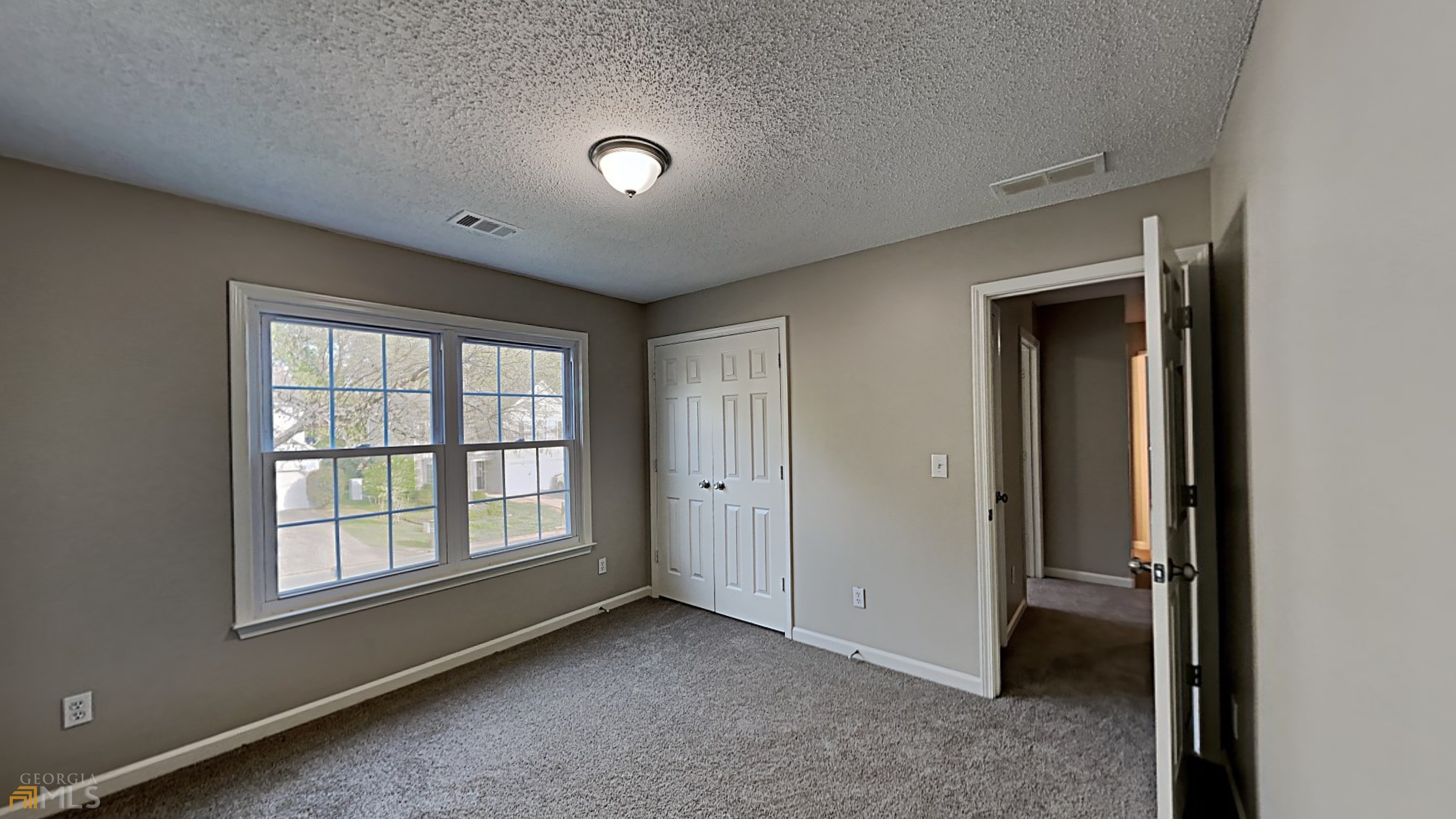 The Cloister At Bells Ferry - Residential