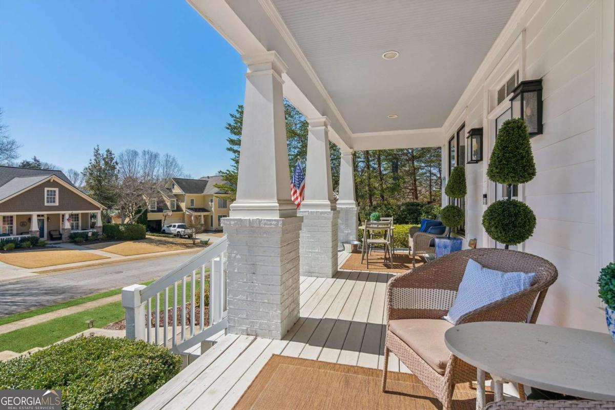 5807 Peacock LN