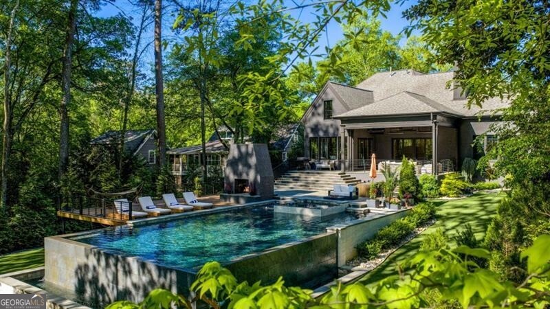 4075 Peachtree Dunwoody RD NE