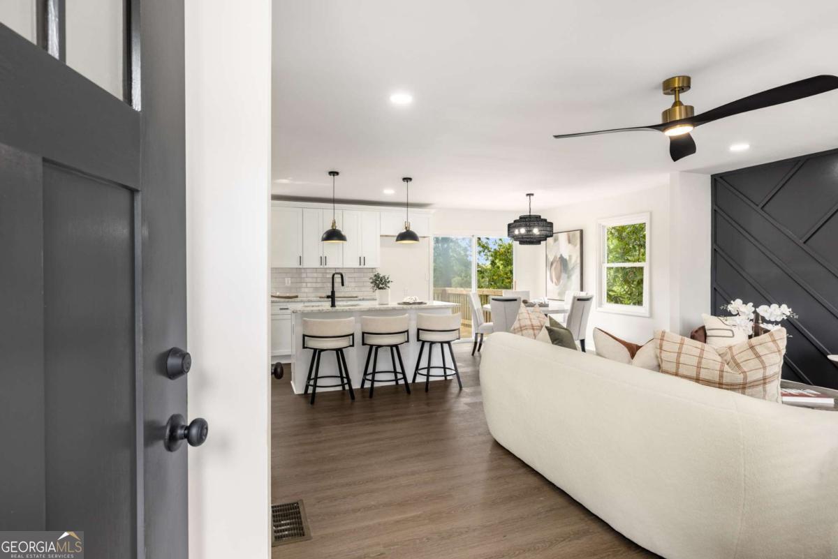 1483 Town Country DR SE