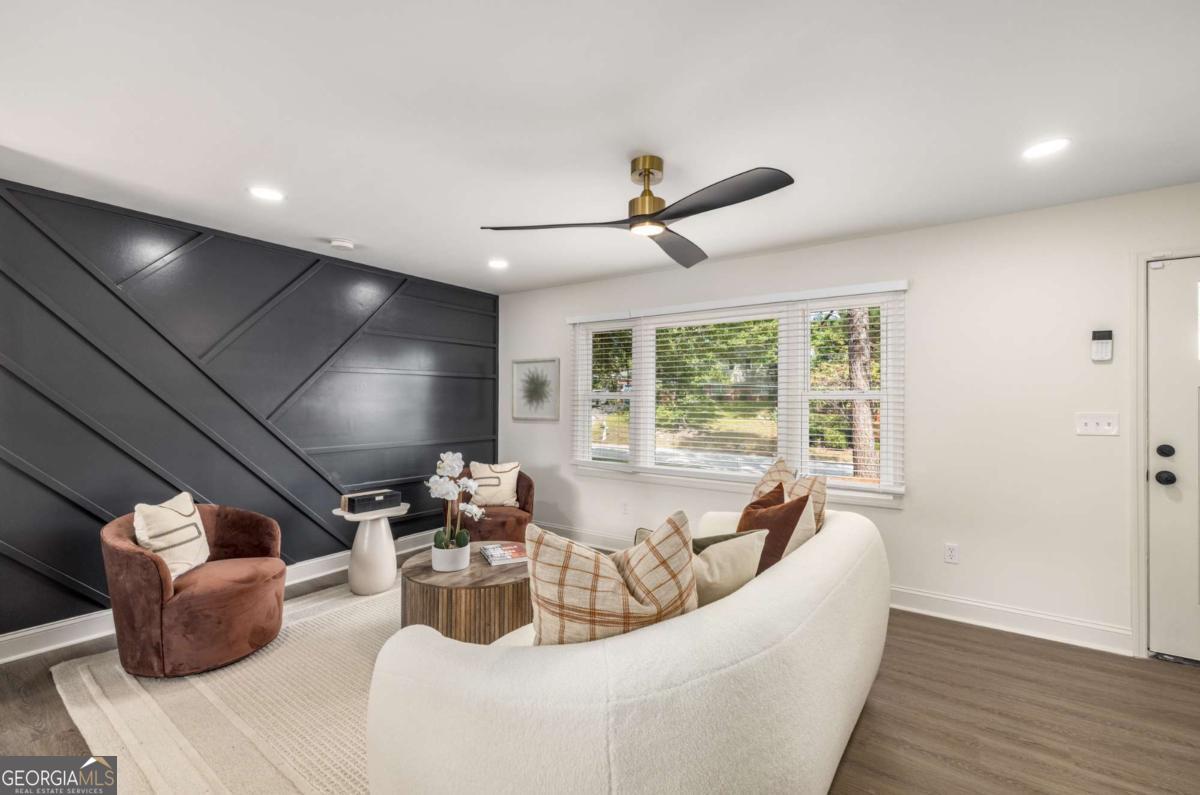 1483 Town Country DR SE