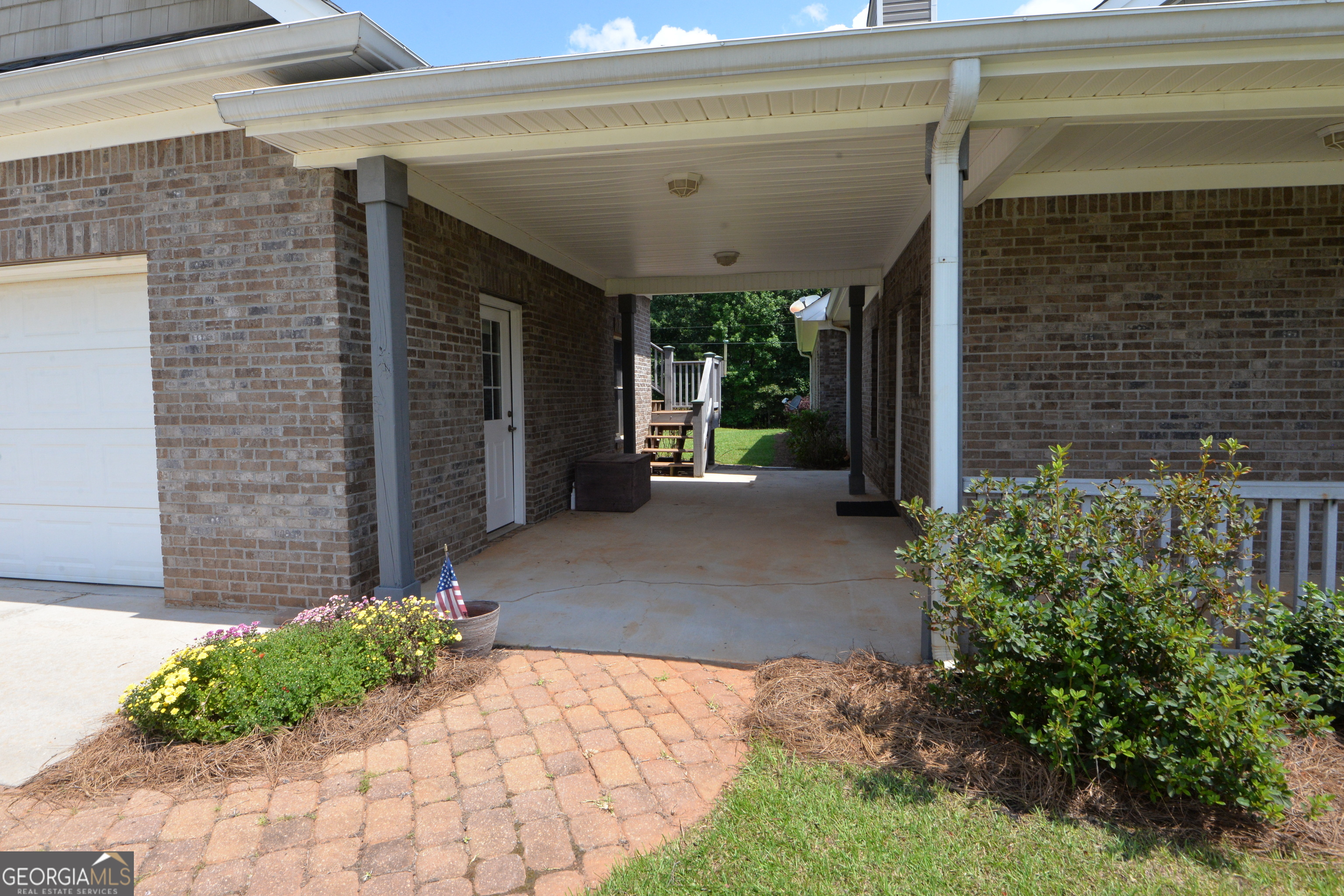 195 Twin Oaks DR