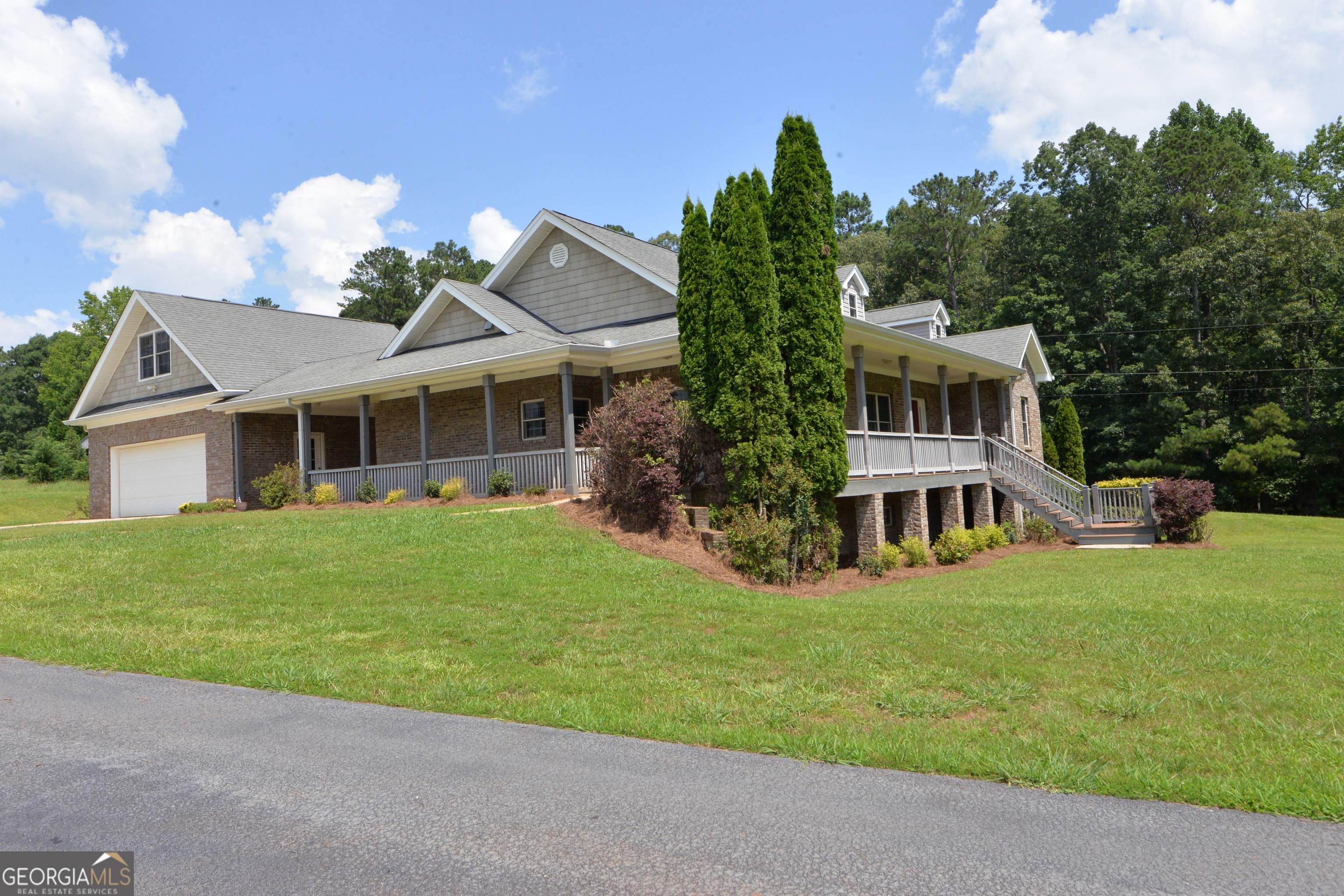 195 Twin Oaks DR