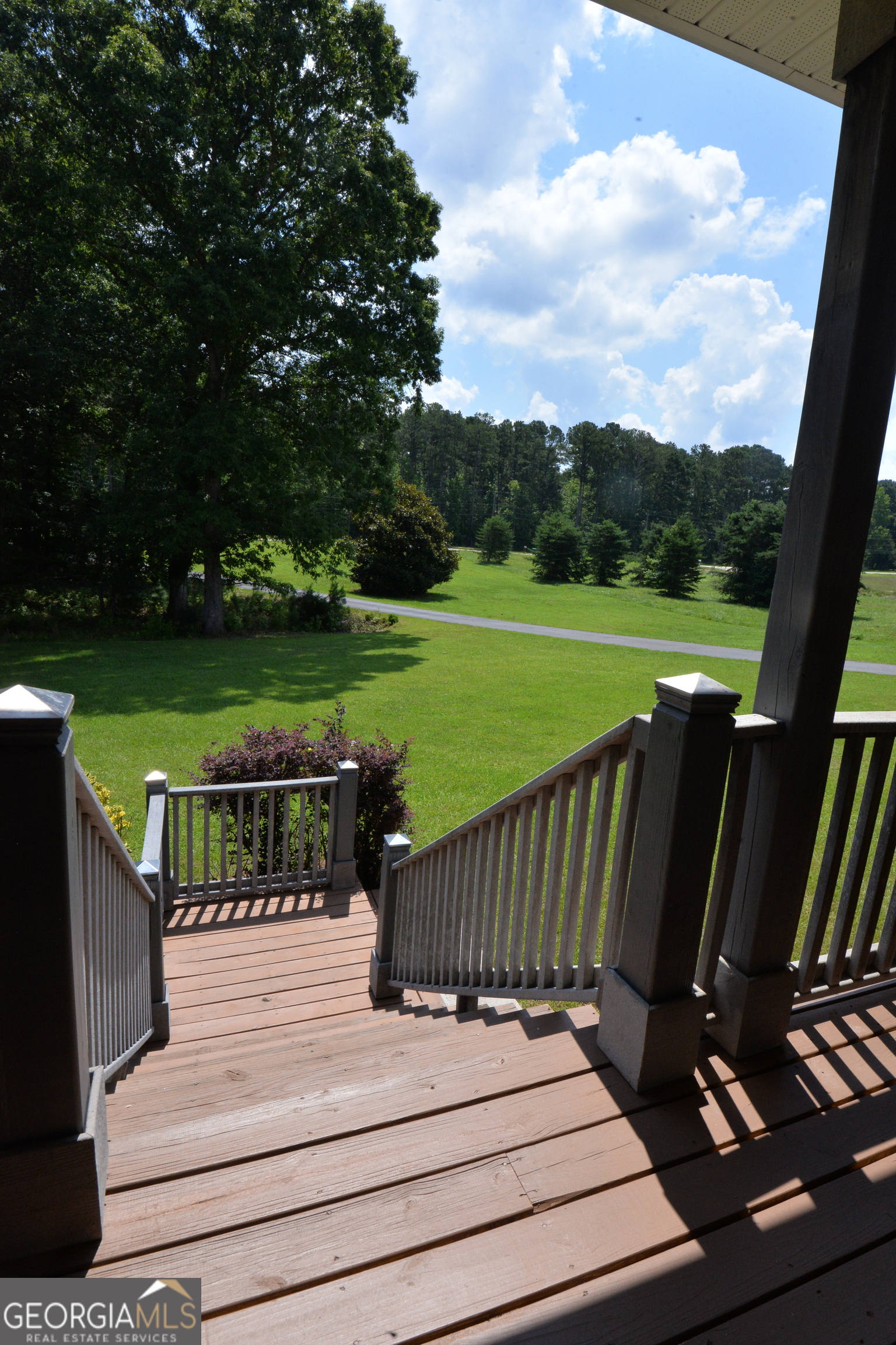 195 Twin Oaks DR