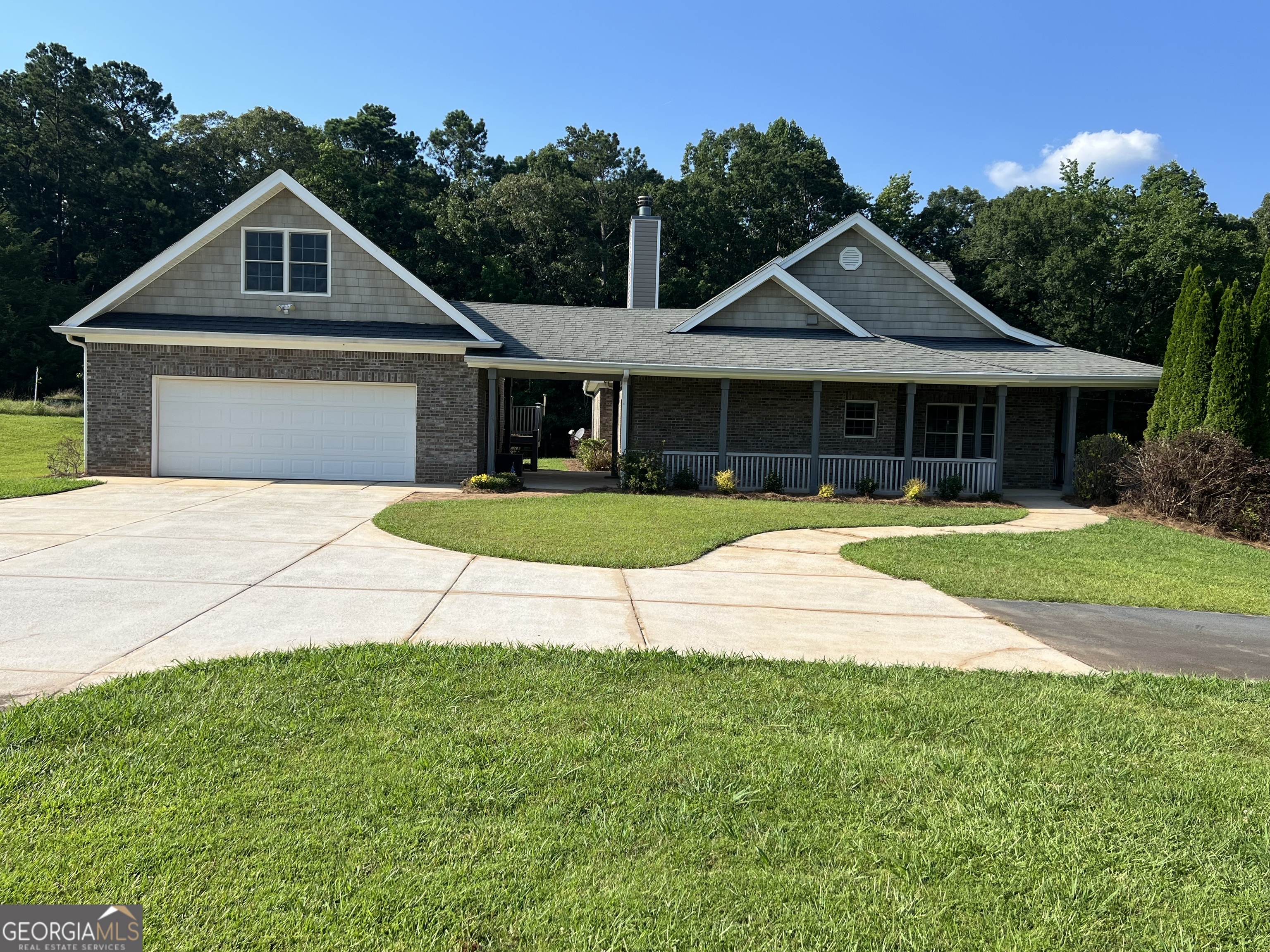 195 Twin Oaks DR