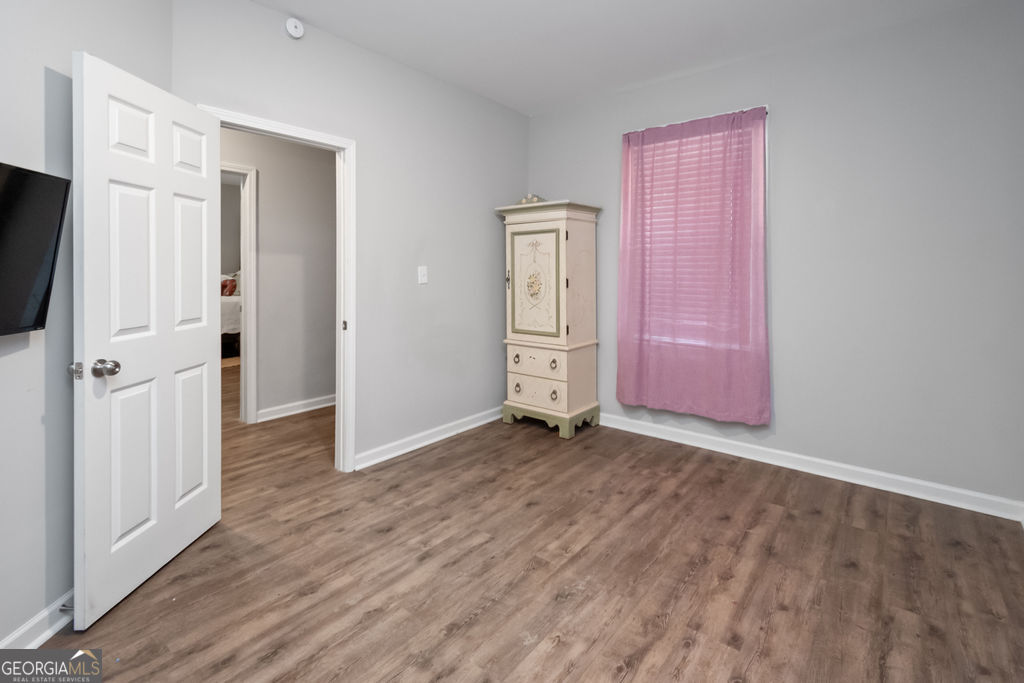 105 International ST