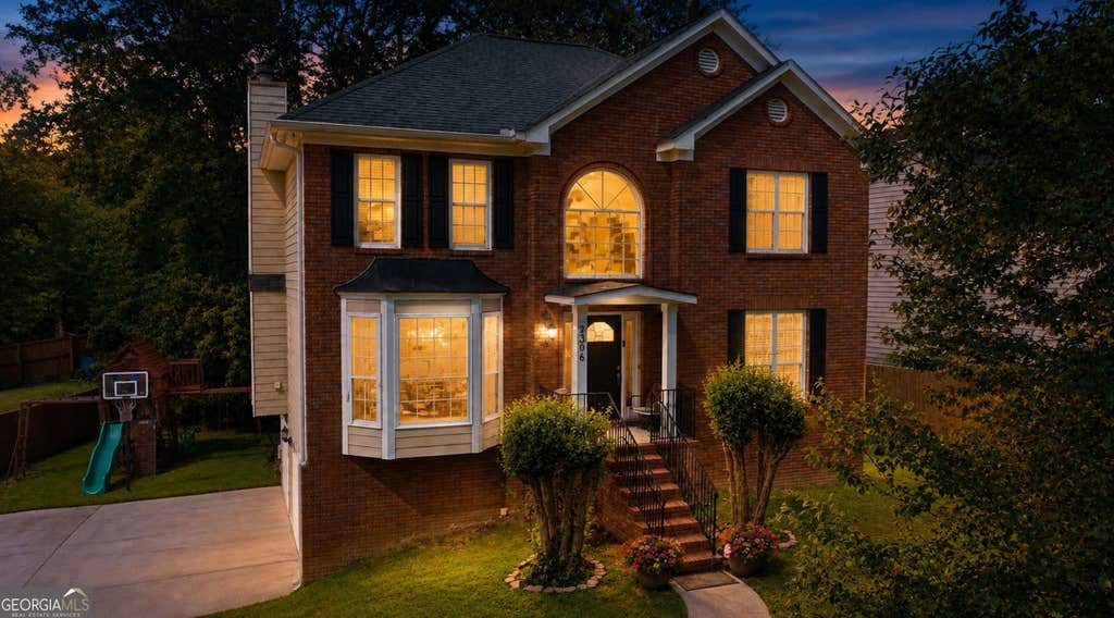 Photo of 2306 Luther Terrace SW, Marietta, GA 30064 (MLS # 10833418)