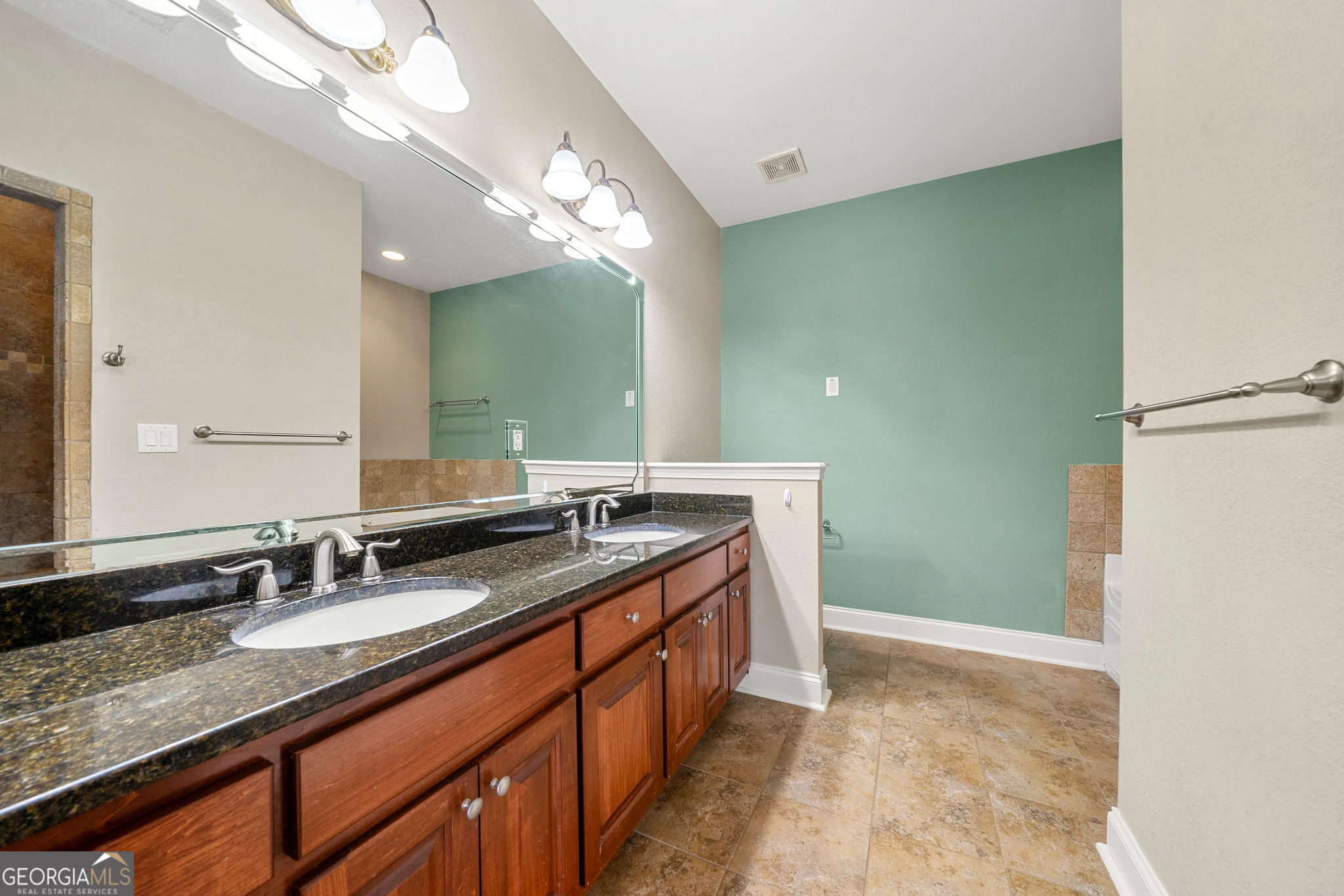 Hogansville, Georgia 30230, United States, 3 Bedrooms Bedrooms, ,3 BathroomsBathrooms,Residential,Active,20342