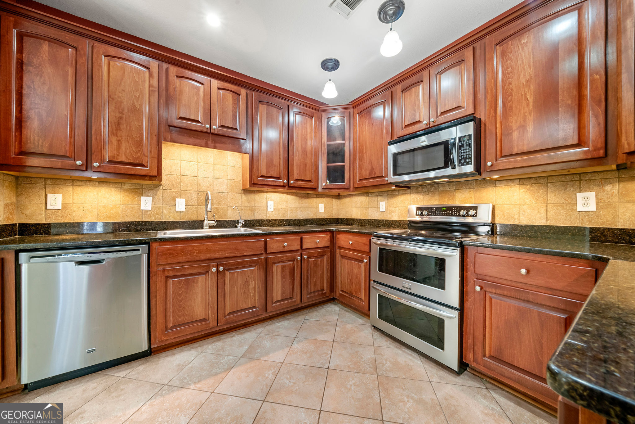 Hogansville, Georgia 30230, United States, 3 Bedrooms Bedrooms, ,3 BathroomsBathrooms,Residential,Active,20342