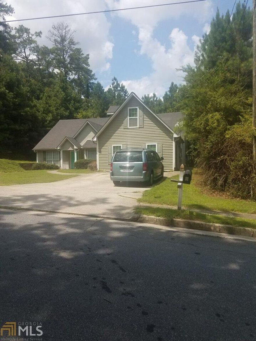 5 BEDROOMS 3 BATH ROOMATE FLOOR PLAN. 2 KITCHENS. VERY PRIVATE