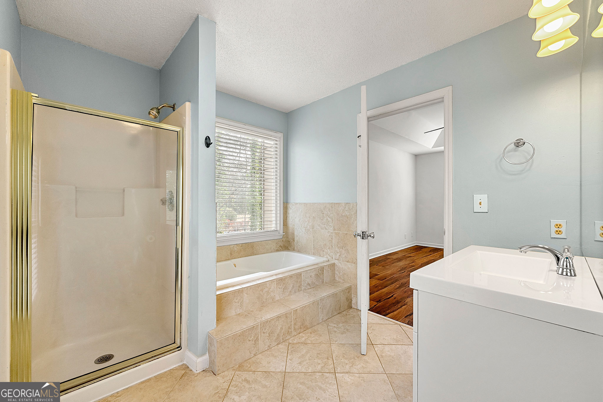 Marietta, Georgia 30066, United States, 4 Bedrooms Bedrooms, ,4 BathroomsBathrooms,Residential,Active,13643