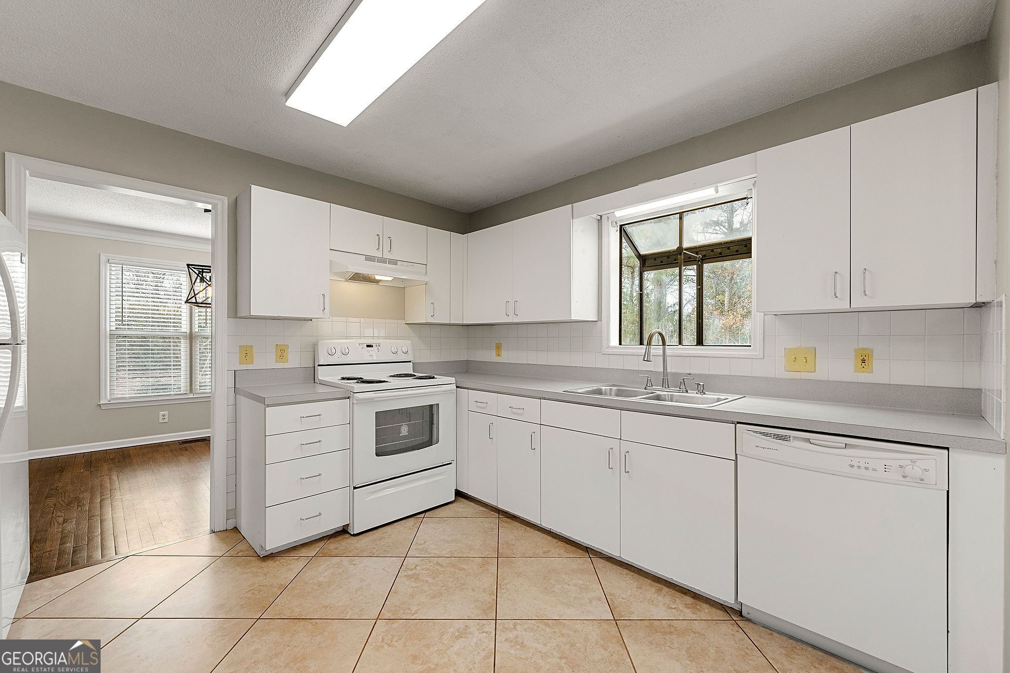 Marietta, Georgia 30066, United States, 4 Bedrooms Bedrooms, ,4 BathroomsBathrooms,Residential,Active,13643