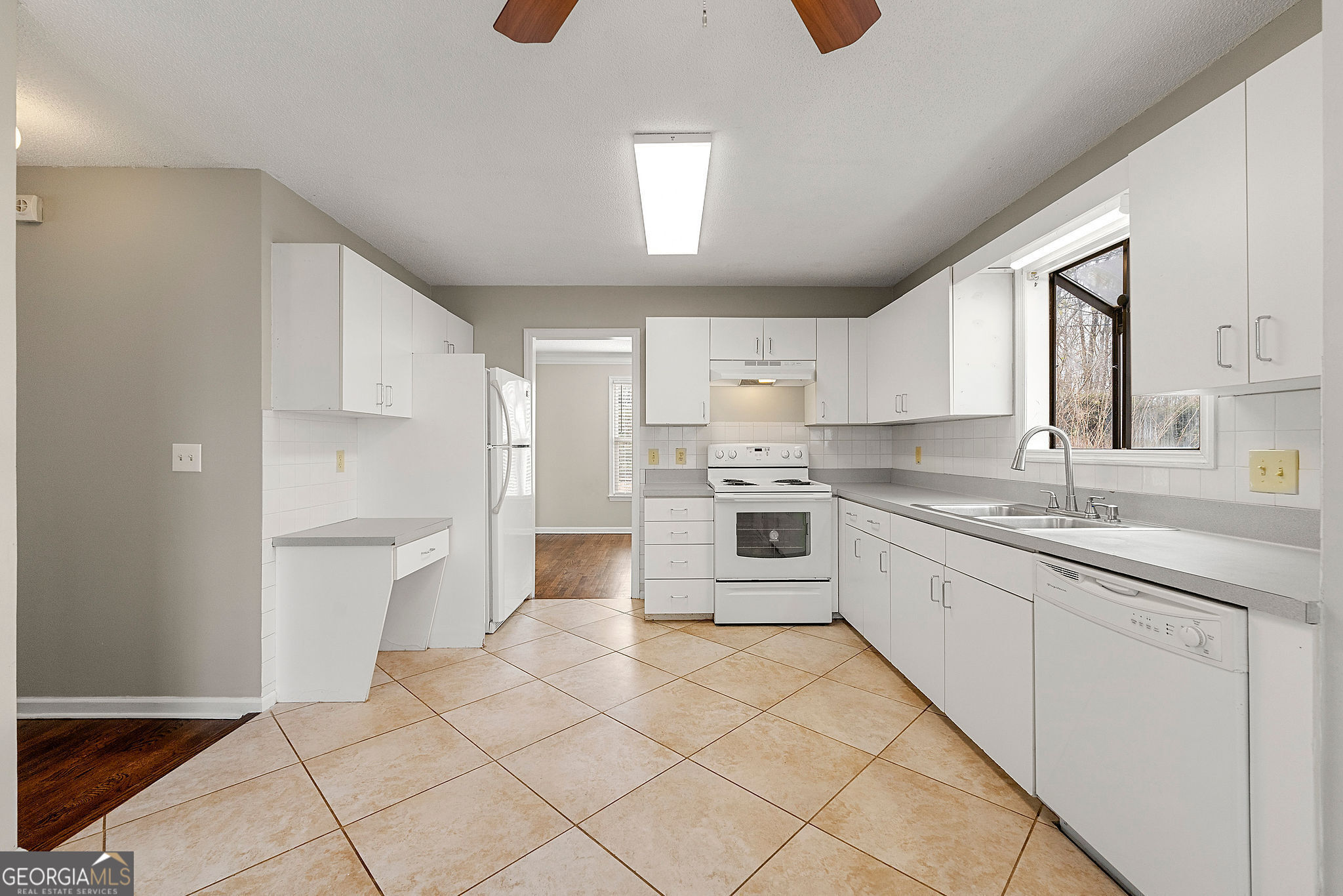 Marietta, Georgia 30066, United States, 4 Bedrooms Bedrooms, ,4 BathroomsBathrooms,Residential,Active,13643