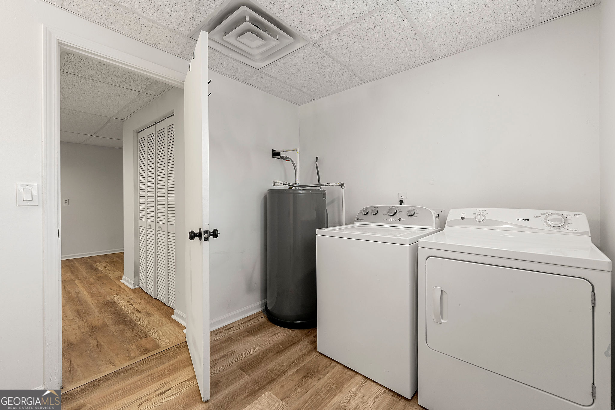 Marietta, Georgia 30066, United States, 4 Bedrooms Bedrooms, ,4 BathroomsBathrooms,Residential,Active,13643