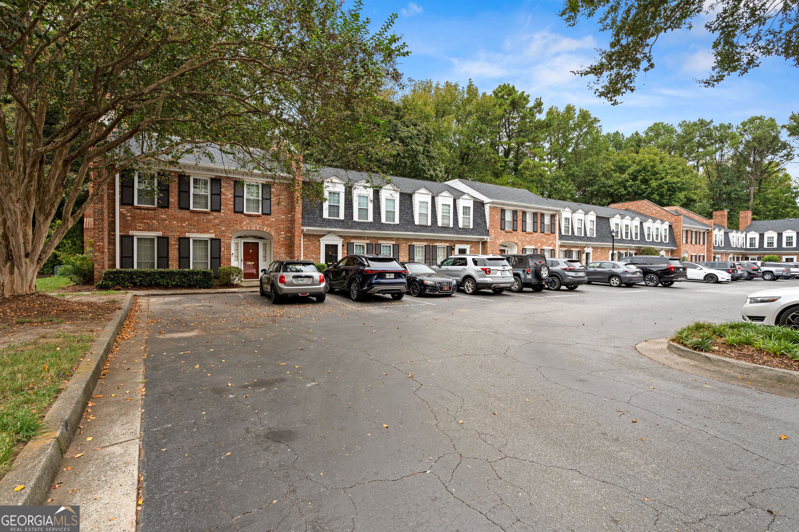 6 Valley Forge PL NW