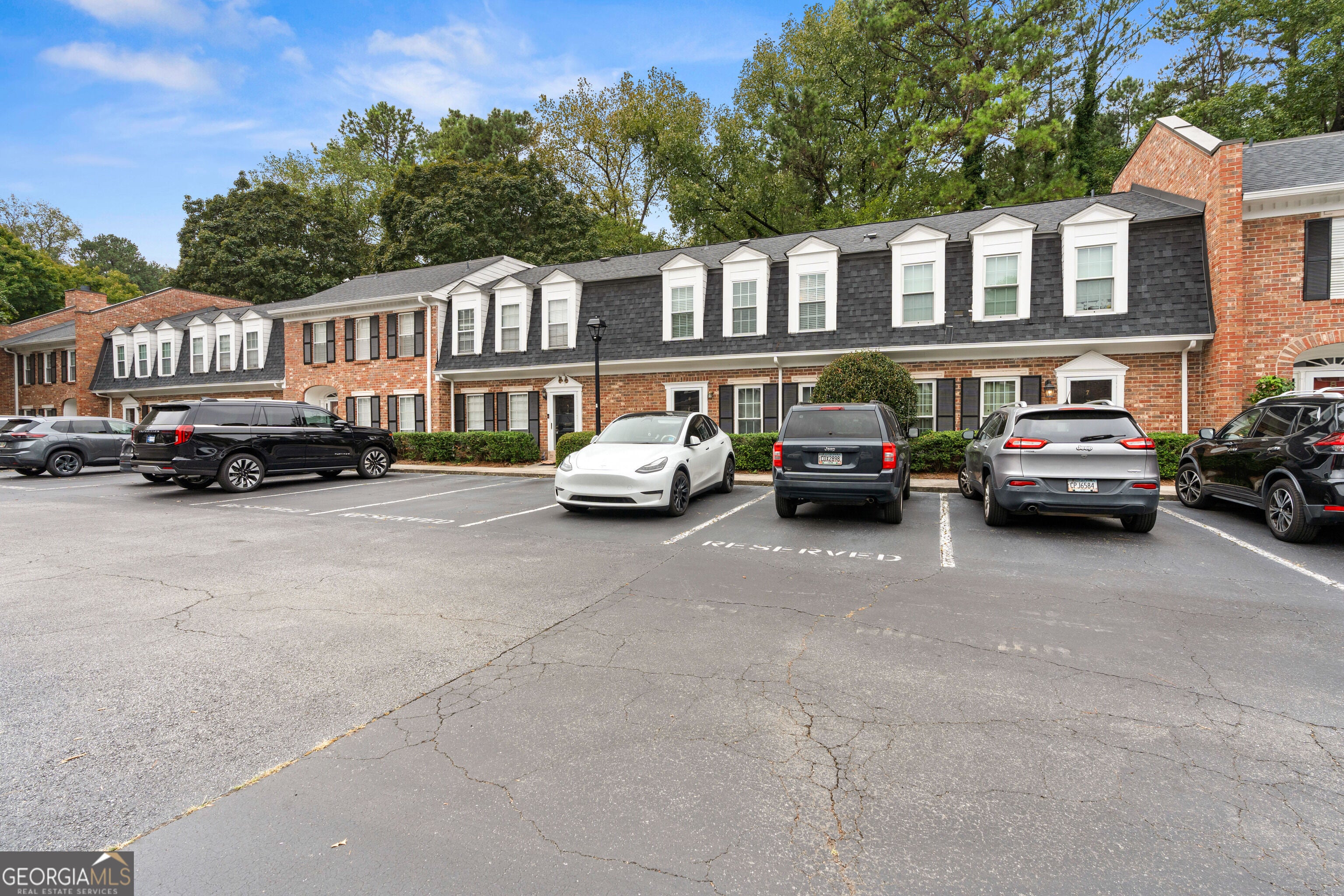 6 Valley Forge PL NW