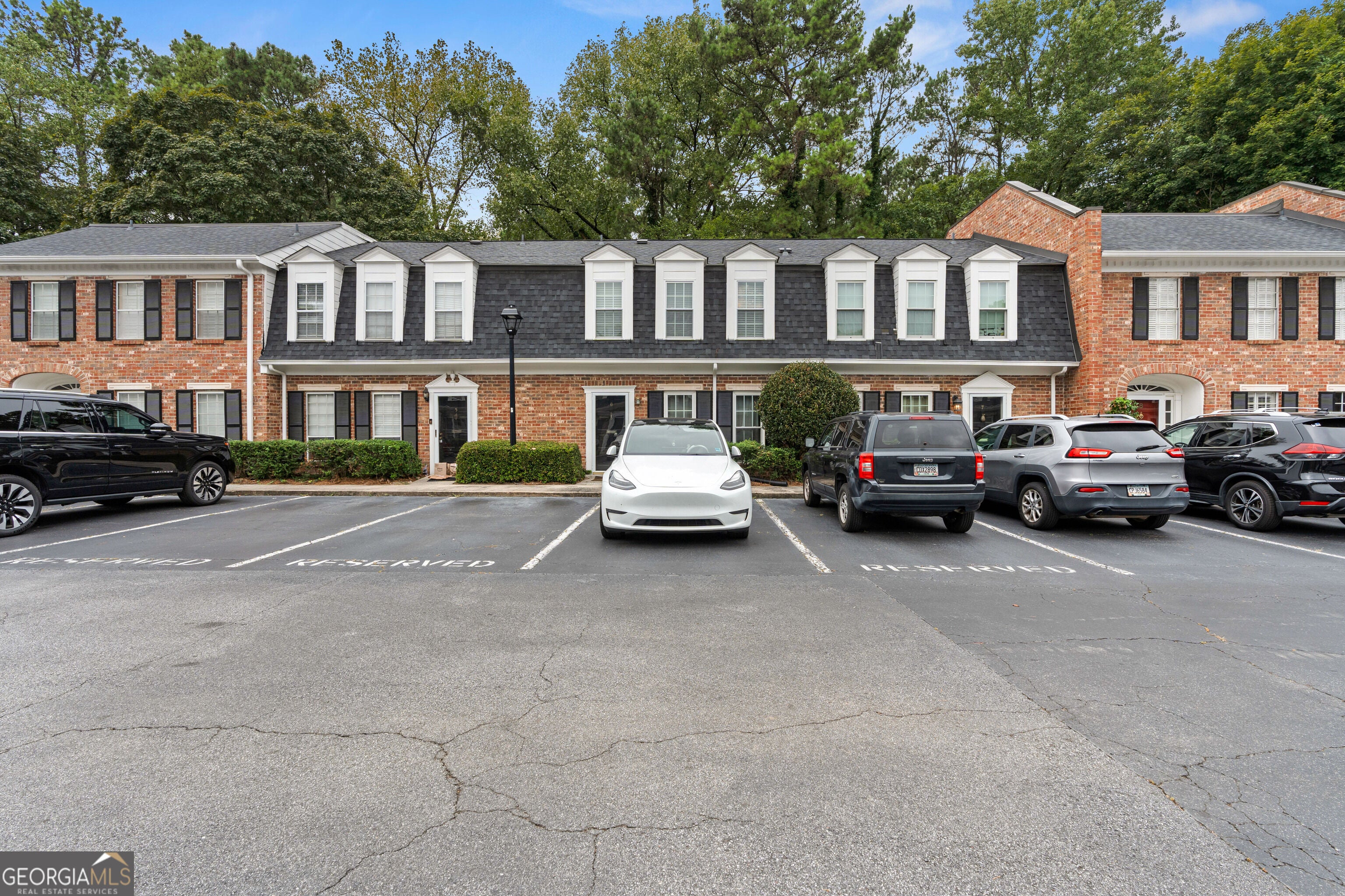 6 Valley Forge PL NW