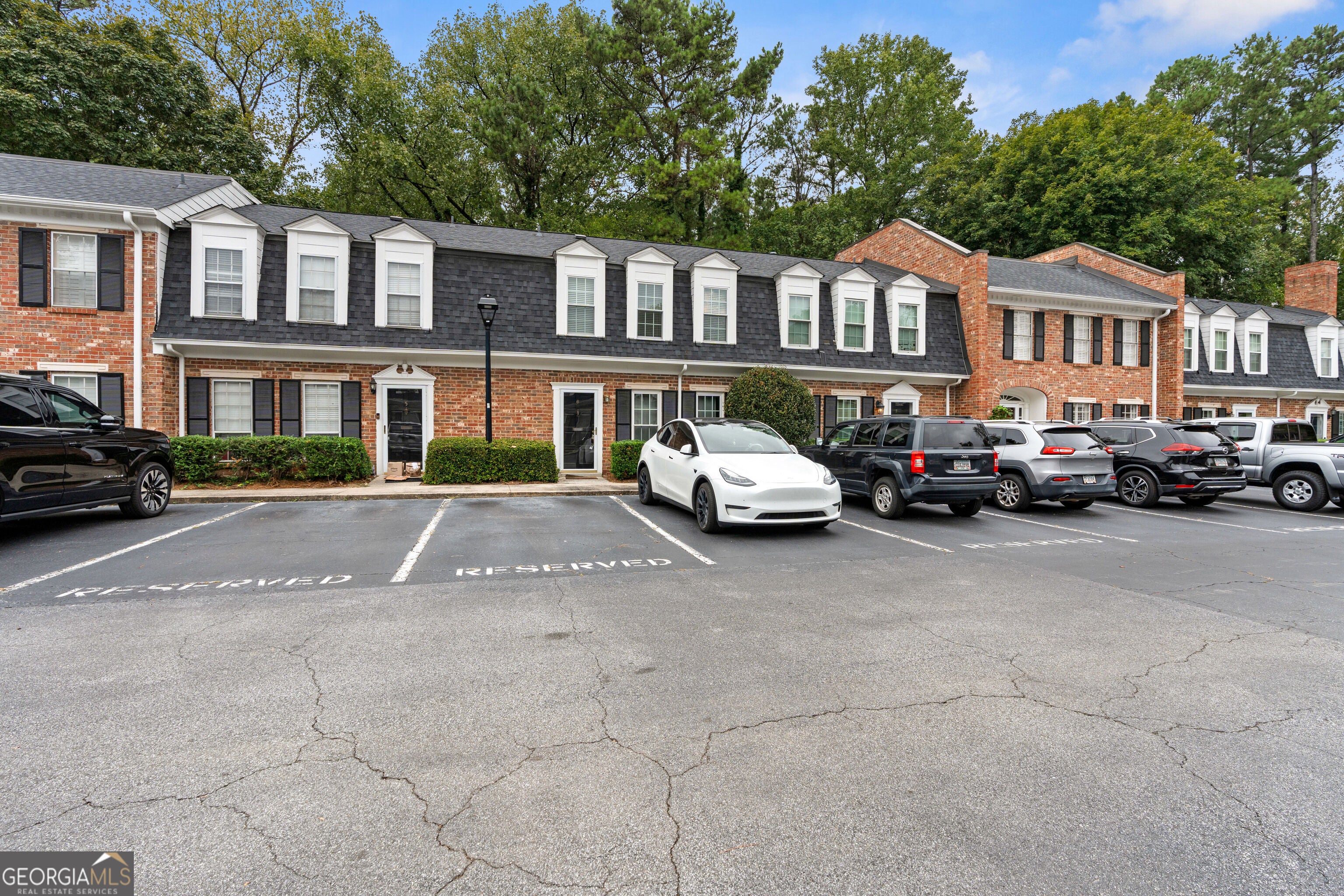 6 Valley Forge PL NW