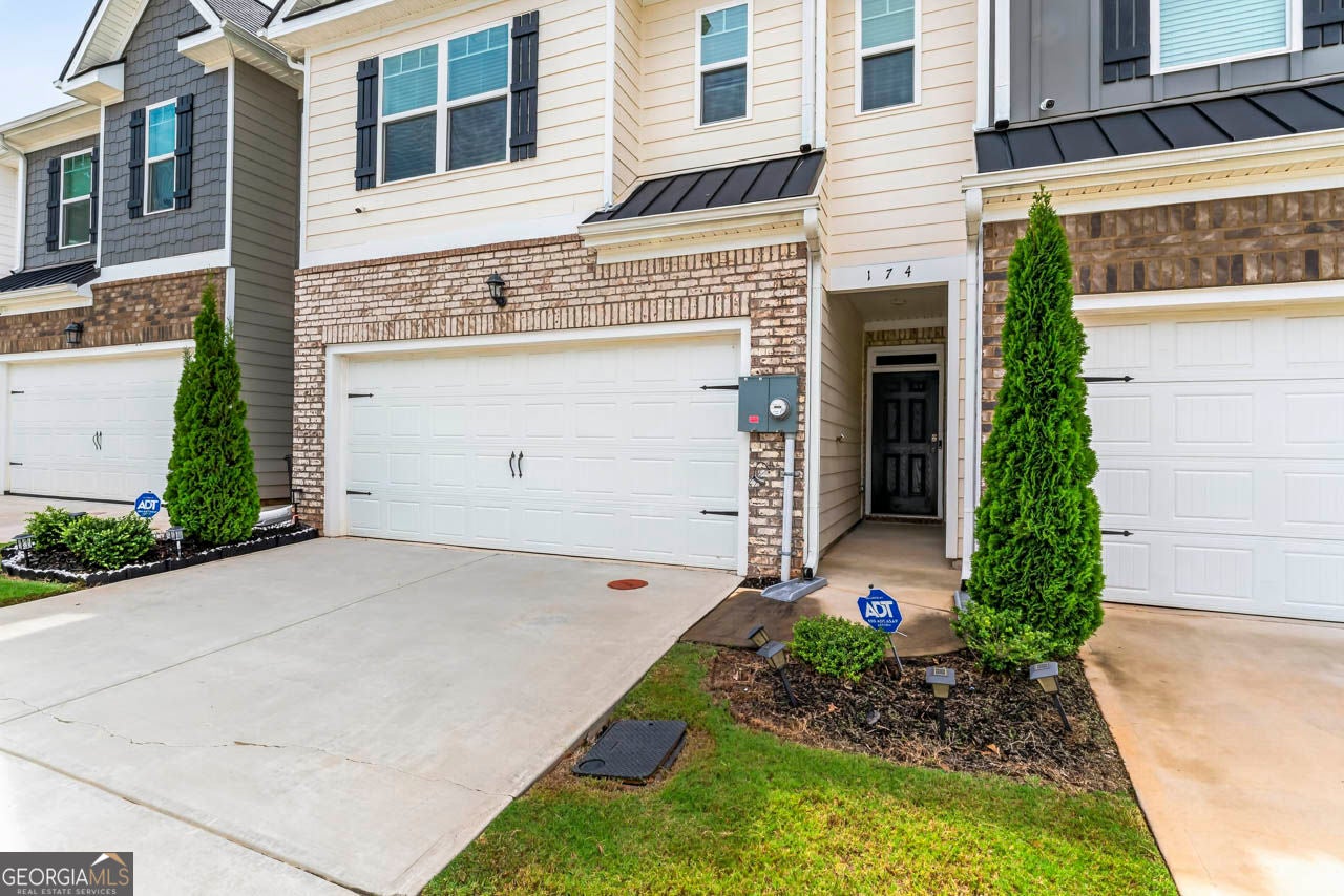 174 Hampton CIR