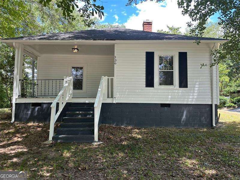 Welcome home to this charming and affordable, move -in gem in the heart of Toccoa. Sitting on a spacious corner lot, this inviting home features a beautiful front porch, a large backyard ready for gatherings, and plenty of stylish touches throughout. Just a short walk to downtown and with easy access to major highways, it offers the ideal mix of comfort, convenience, and potential to add your personal touches! It's truly a home that makes you wanna stay a while.