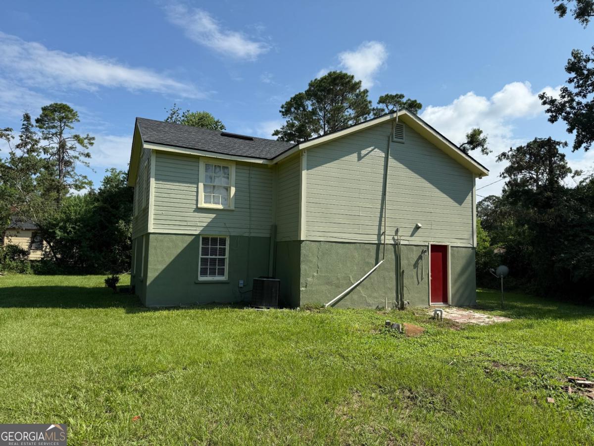 1005 A & B Langdale DR