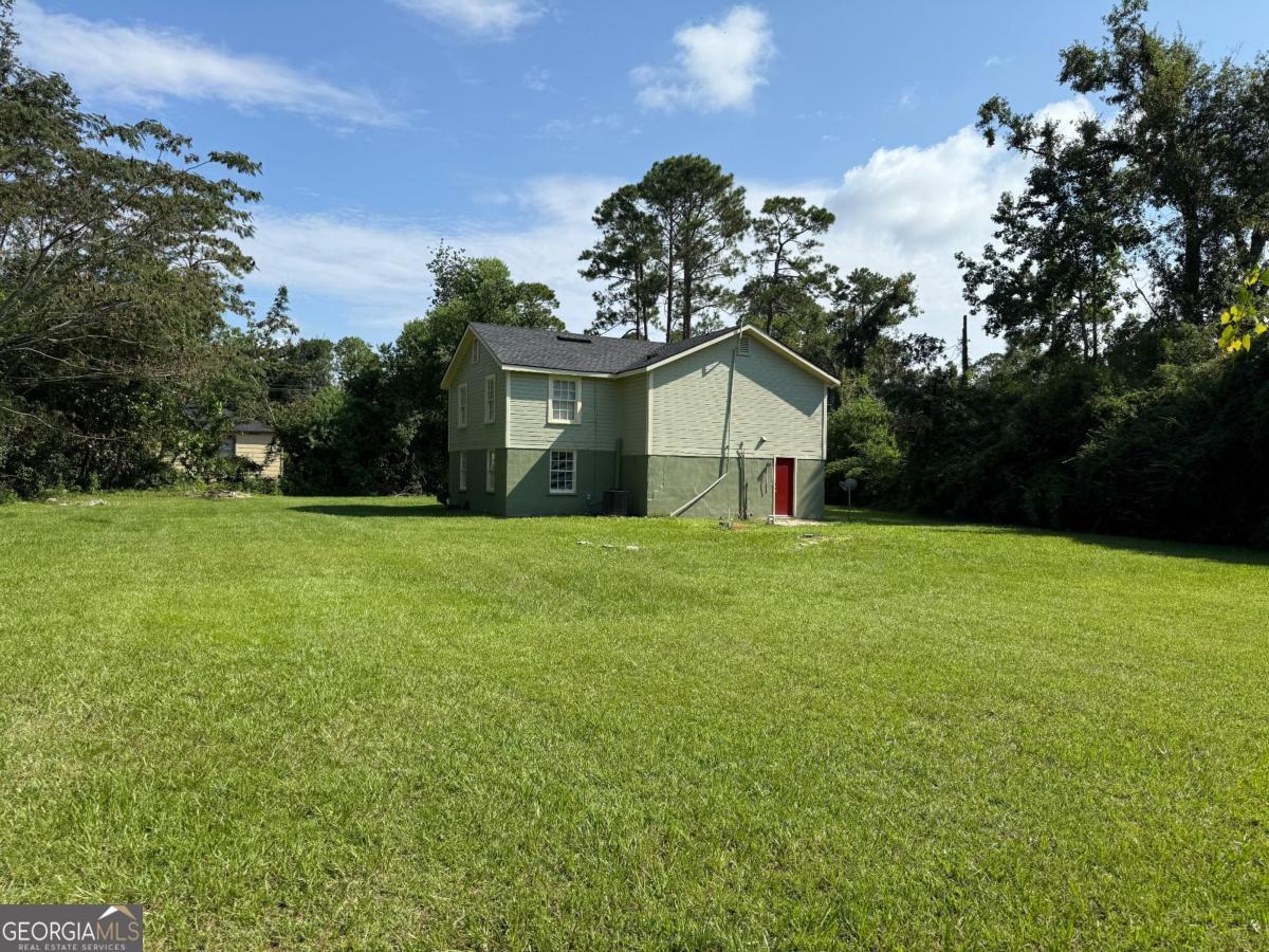 1005 A & B Langdale DR