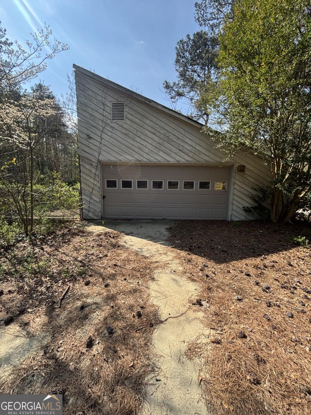 1560 Stoneleigh Hill RD