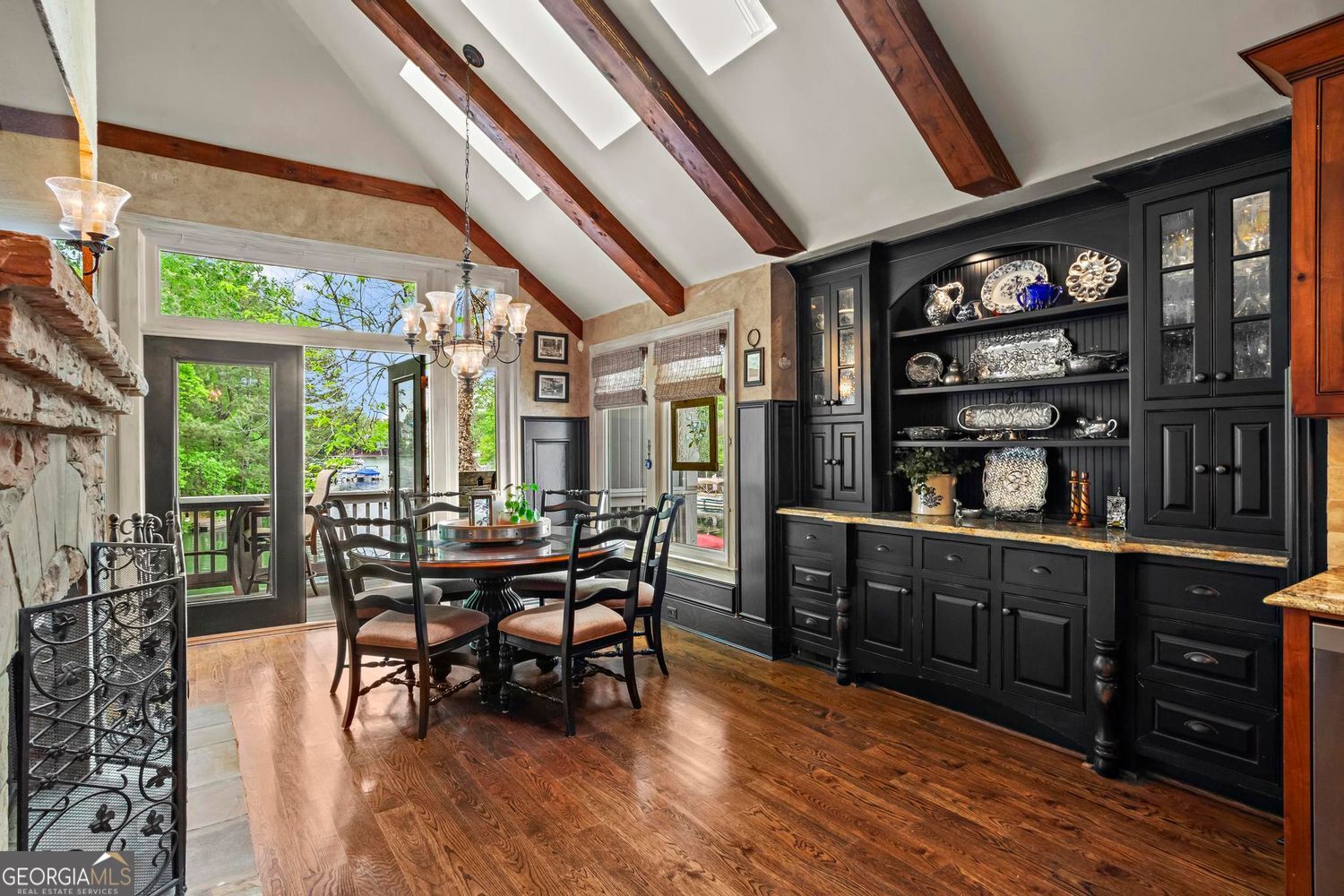 Alpharetta, Georgia 30005, United States, 3 Bedrooms Bedrooms, ,4 BathroomsBathrooms,Residential,Pending,118443