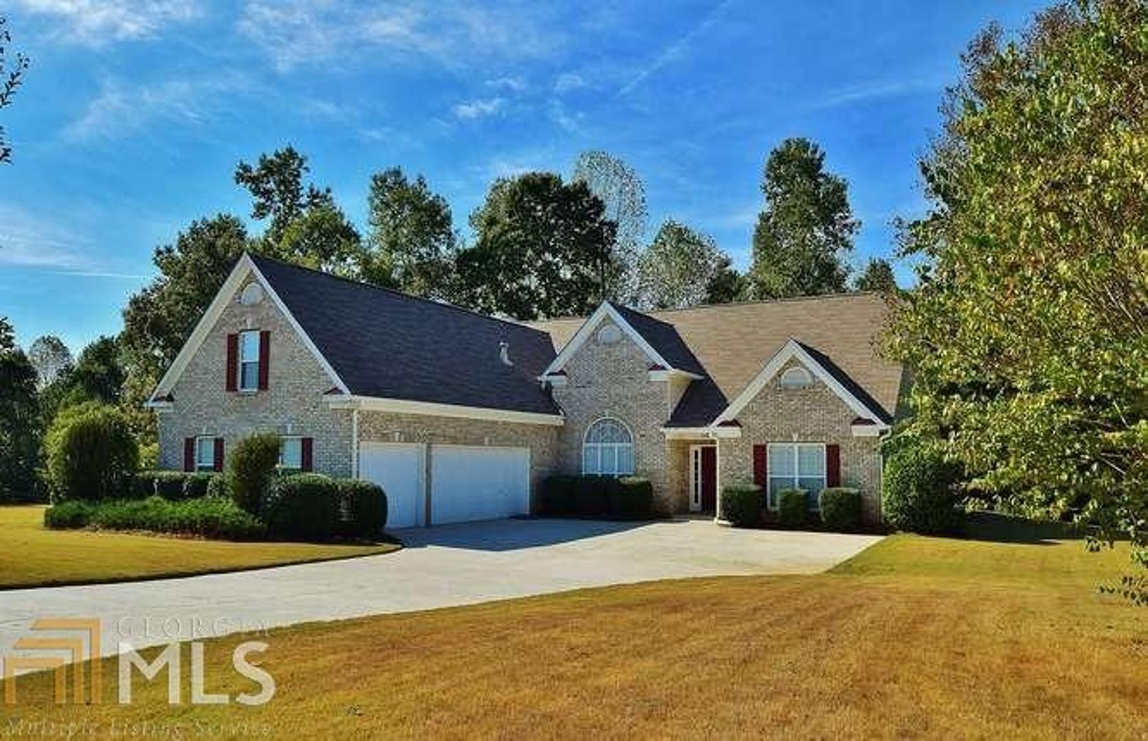 Wonderfully open ranch with split bedroom plan. Kitchen has granite counters and breakfast area. Separate dining and living rooms. Gracious master with tray ceilings and separate tub and shower. Bonus room could be bedroom or separate den. Pool table is included! Call for an appointment today!
