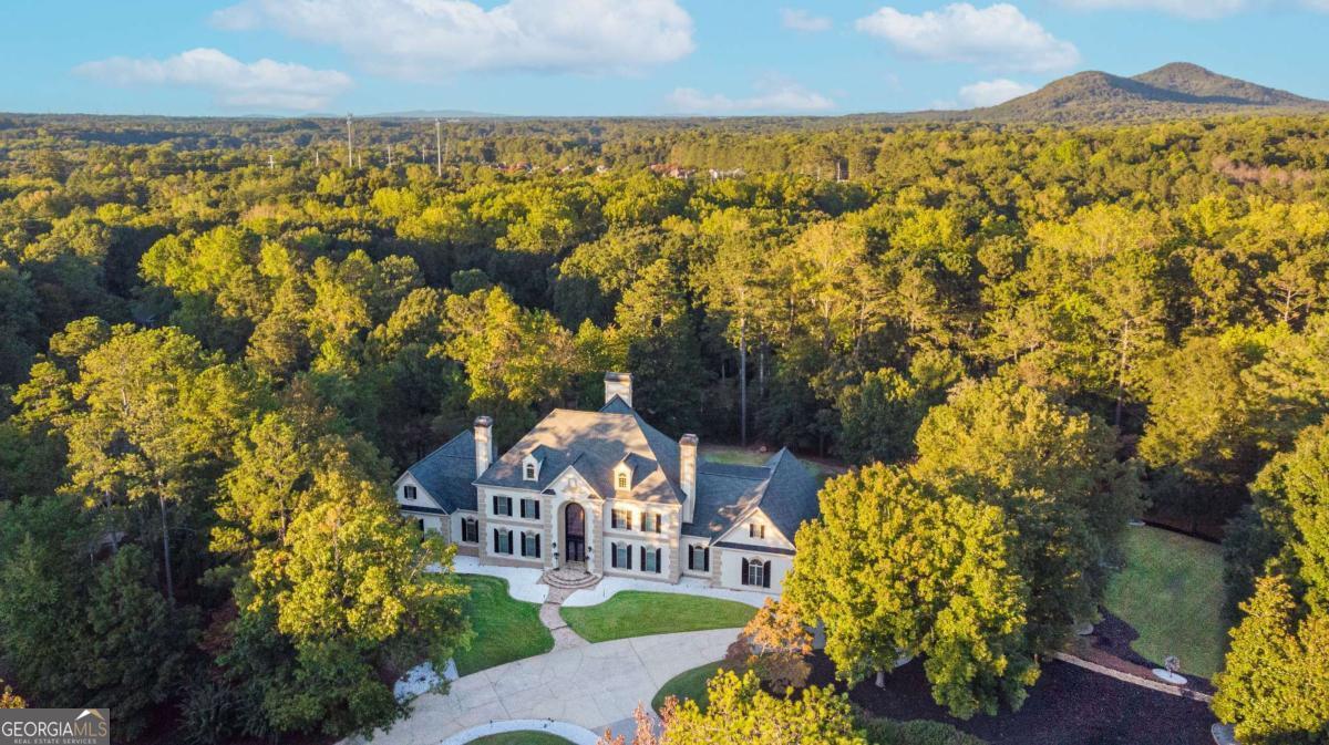 Wynthrop Manor - Residential