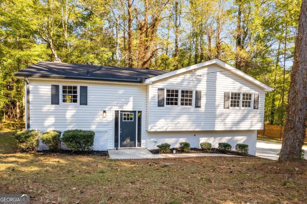 Photo of 6883 Lakeshore Drive, Douglasville, GA 30135 (MLS # 10624800)