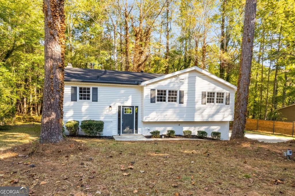 Photo of 6883 Lakeshore Drive, Douglasville, GA 30135 (MLS # 10624800)