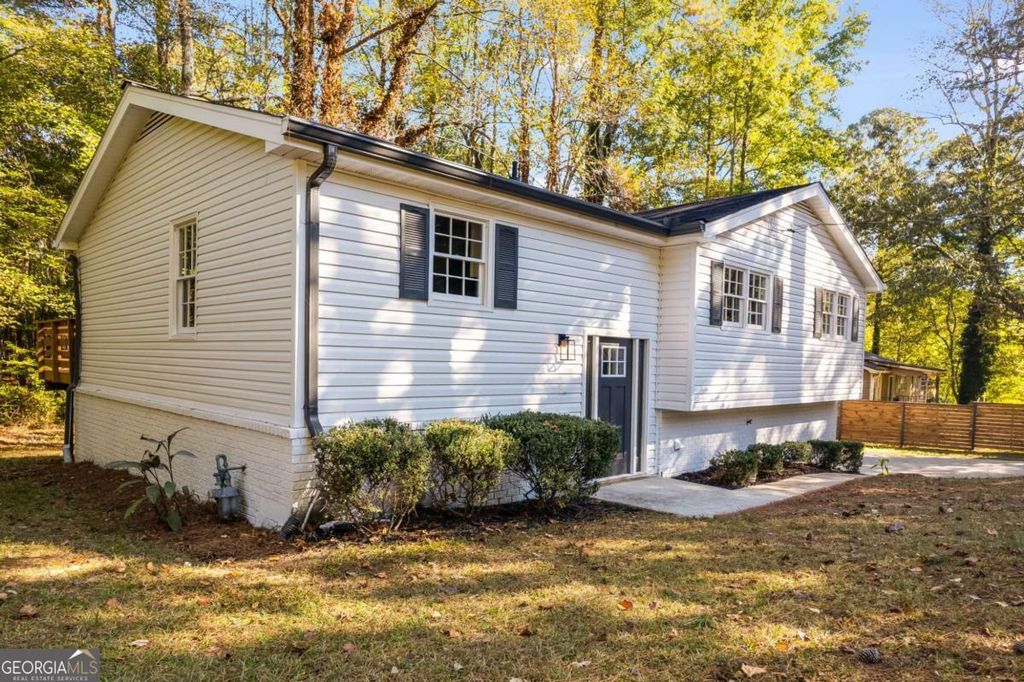 Photo of 6883 Lakeshore Drive, Douglasville, GA 30135 (MLS # 10624800)