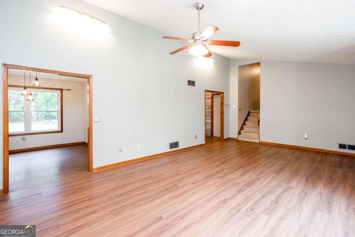 5068 Ravenwood DR