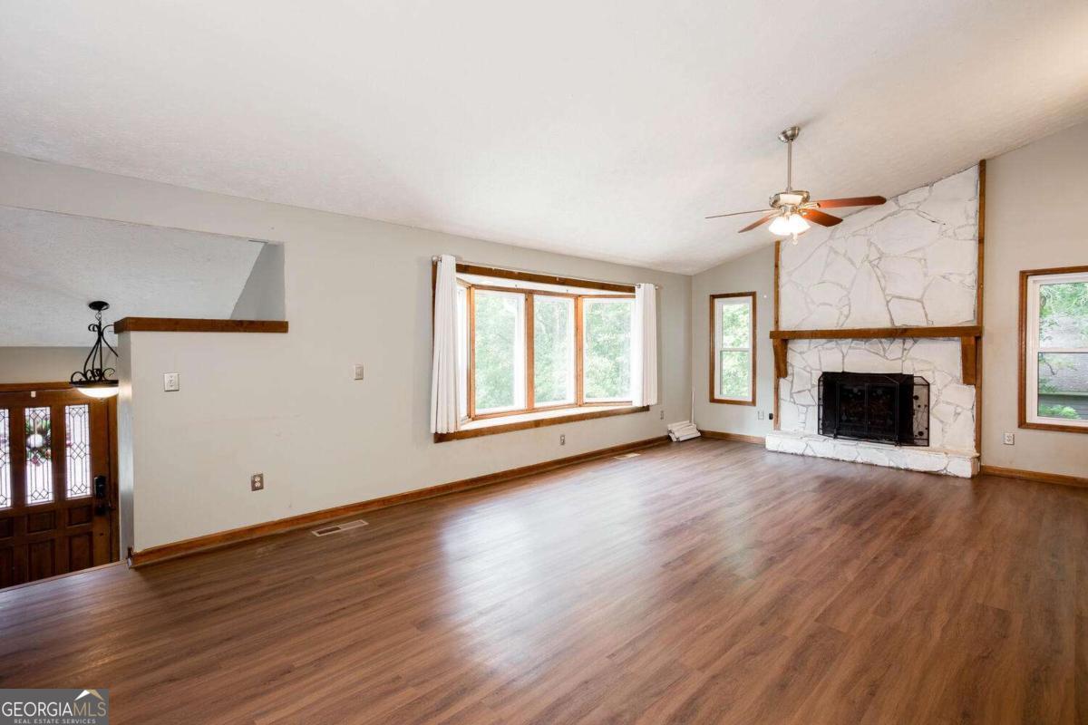 5068 Ravenwood DR