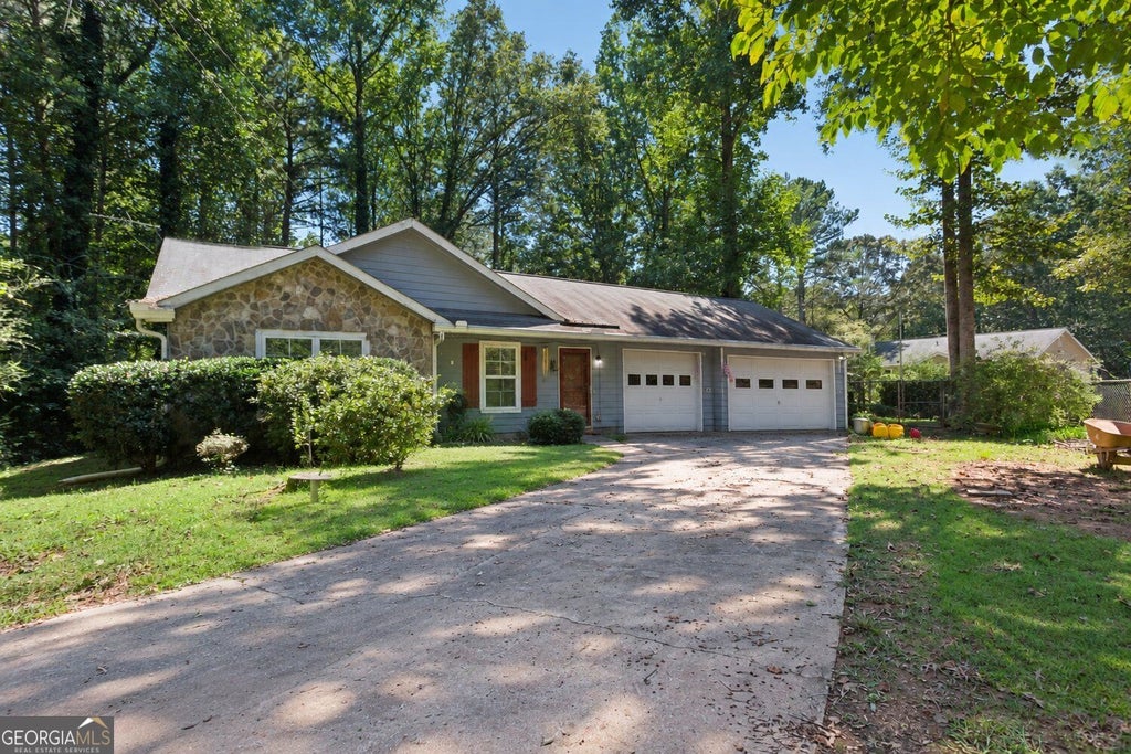 Photo of 38 Bridge Drive, Douglasville, GA 30134 (MLS # 10848104)