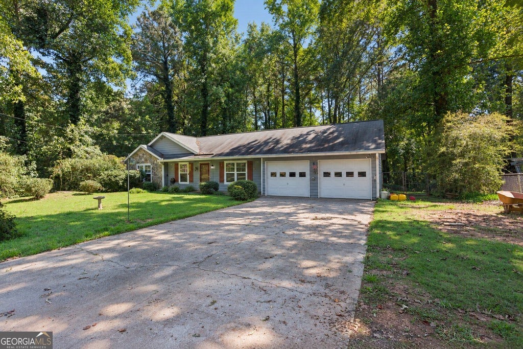 Photo of 38 Bridge Drive, Douglasville, GA 30134 (MLS # 10848104)