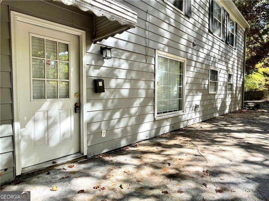 This gorgeous apartment is just what you're looking for! It features an open floor plan with lots of natural daylight. New flooring, new cabinets, fresh paint and all new stainless steel appliances. Great roommate plan. Large outside patio-great for gatherings. Washer/Dryer at $35/month.