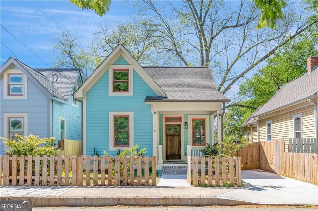 Photo of 720 Lillian Avenue SW, Atlanta, GA 30310 (MLS # 10735635)