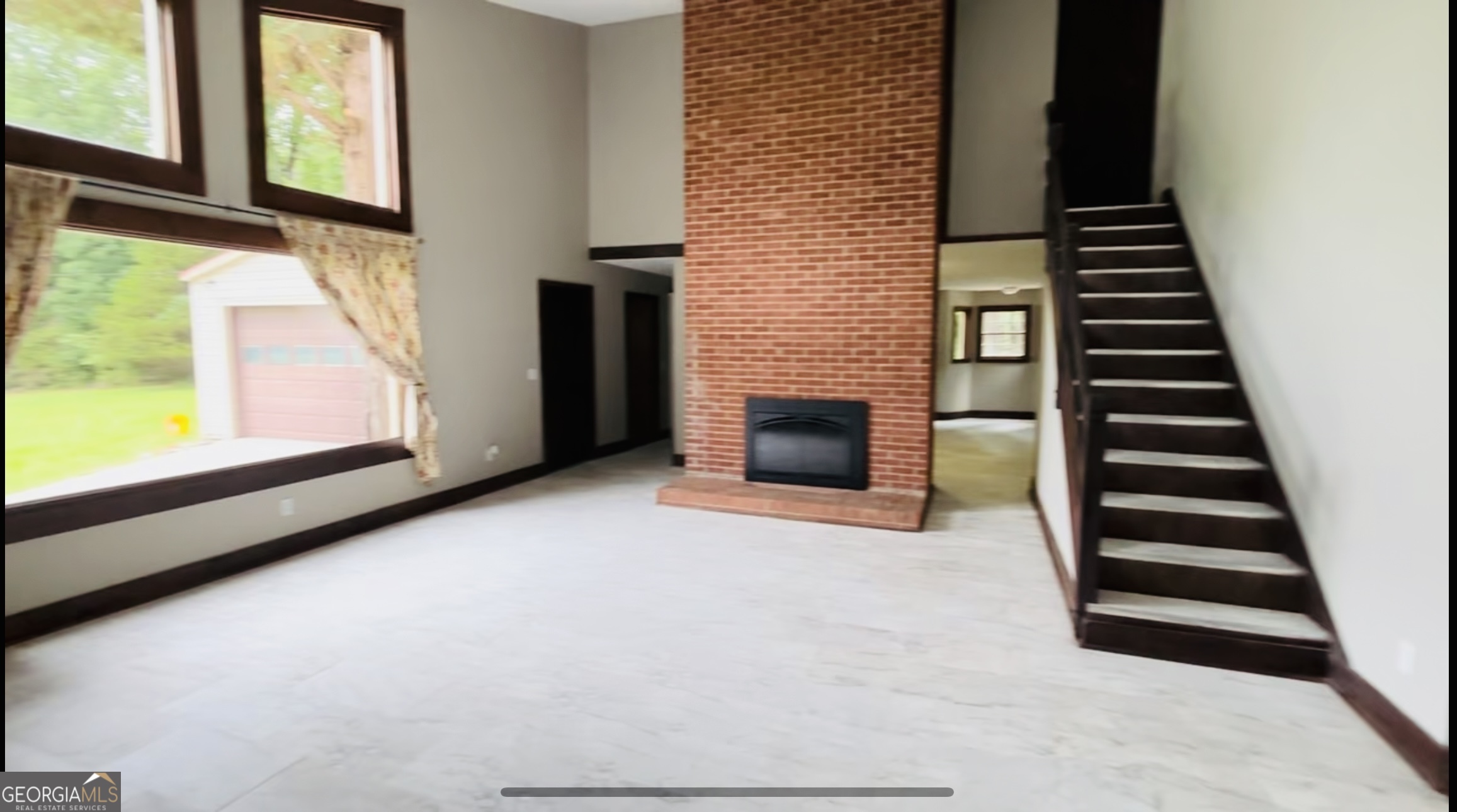 8 Ridge RD SW