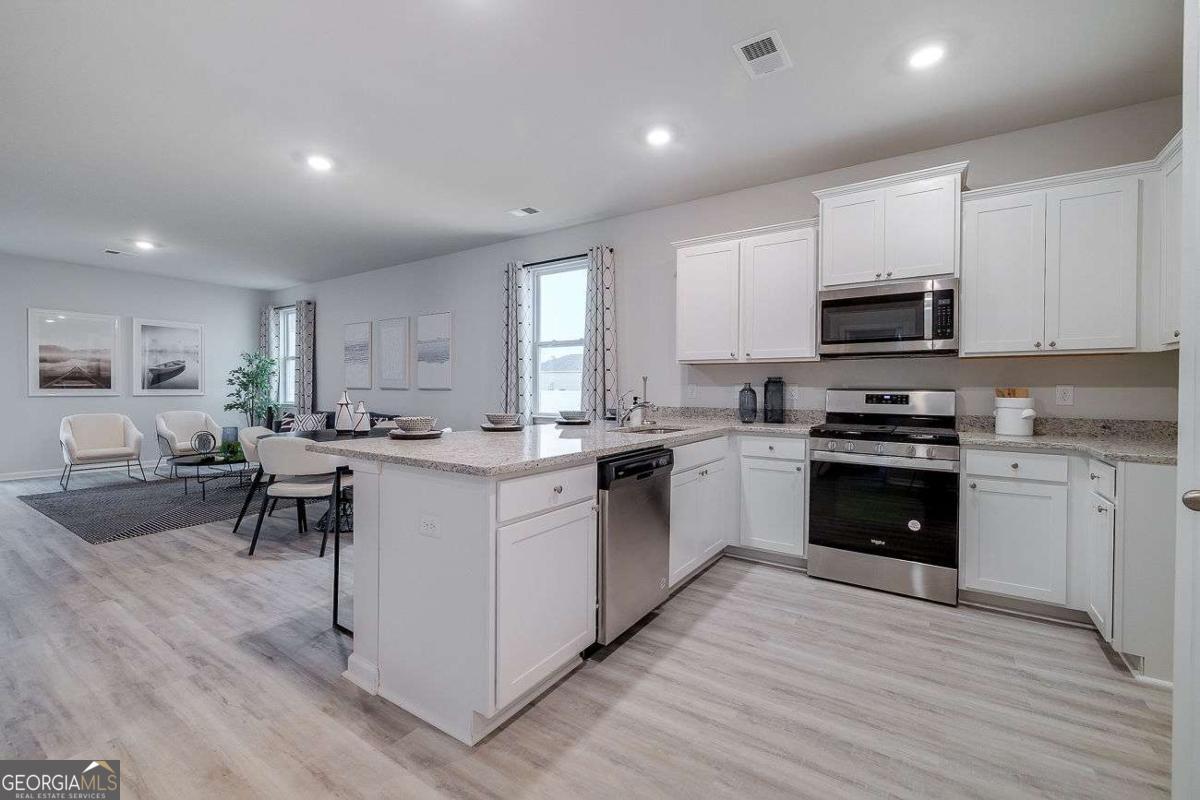 204 Lakeside DR